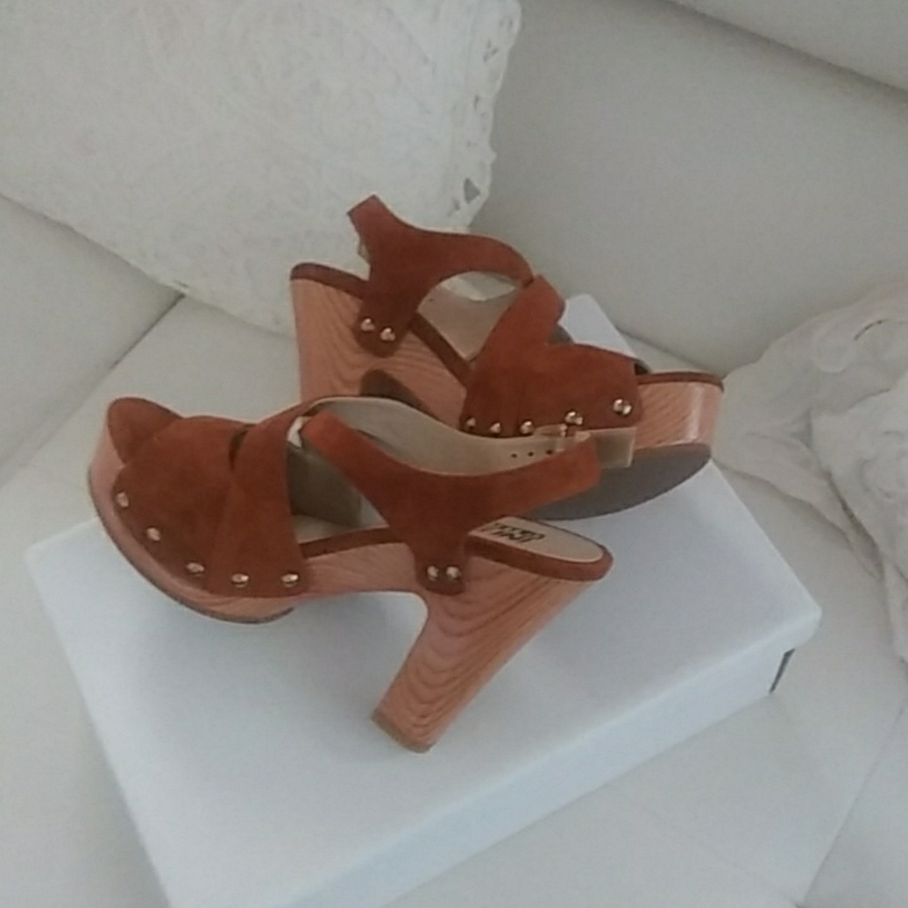 Shoes - Picture 4 of 4